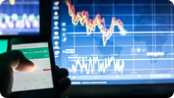 Immediate Profit real-time trading chart displayed on smartphone and monitor